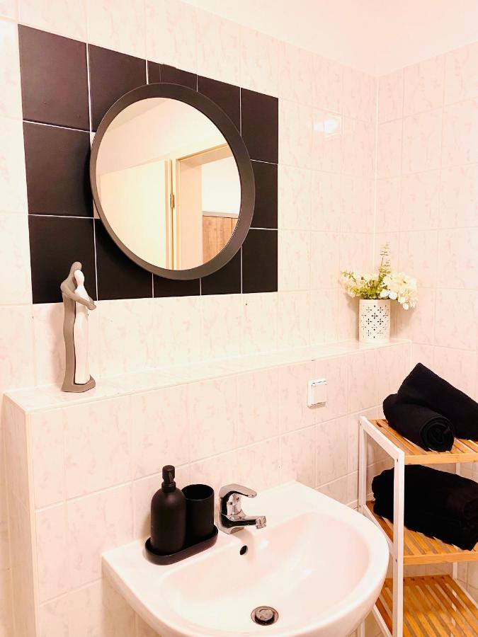 Saniertes Studio - Elisa - Mit Balkon, Wlan, Smart-Tv & Kueche In City-Naehe Erfurt Exterior photo